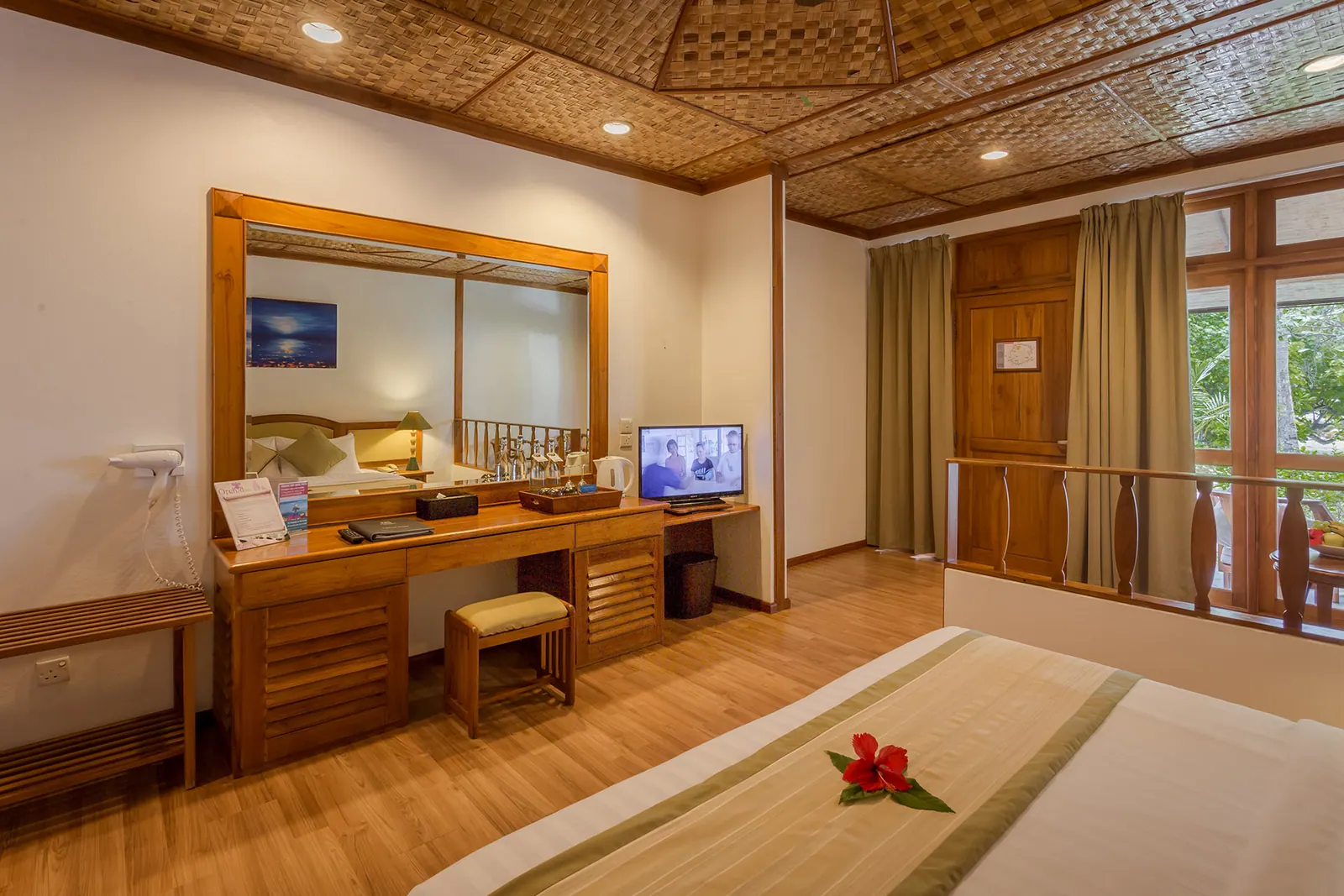 Bandos Resort Maldives thumbnail 15