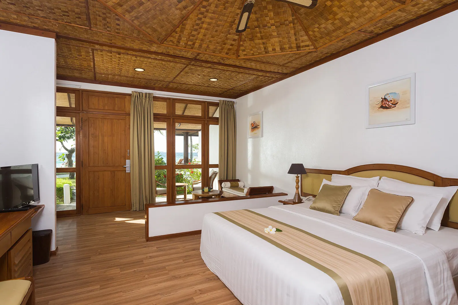 Bandos Resort Maldives thumbnail 20