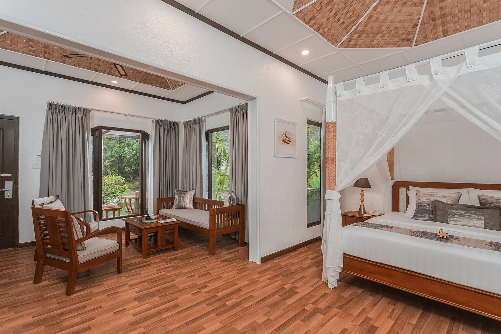 Bandos Resort Maldives thumbnail 24