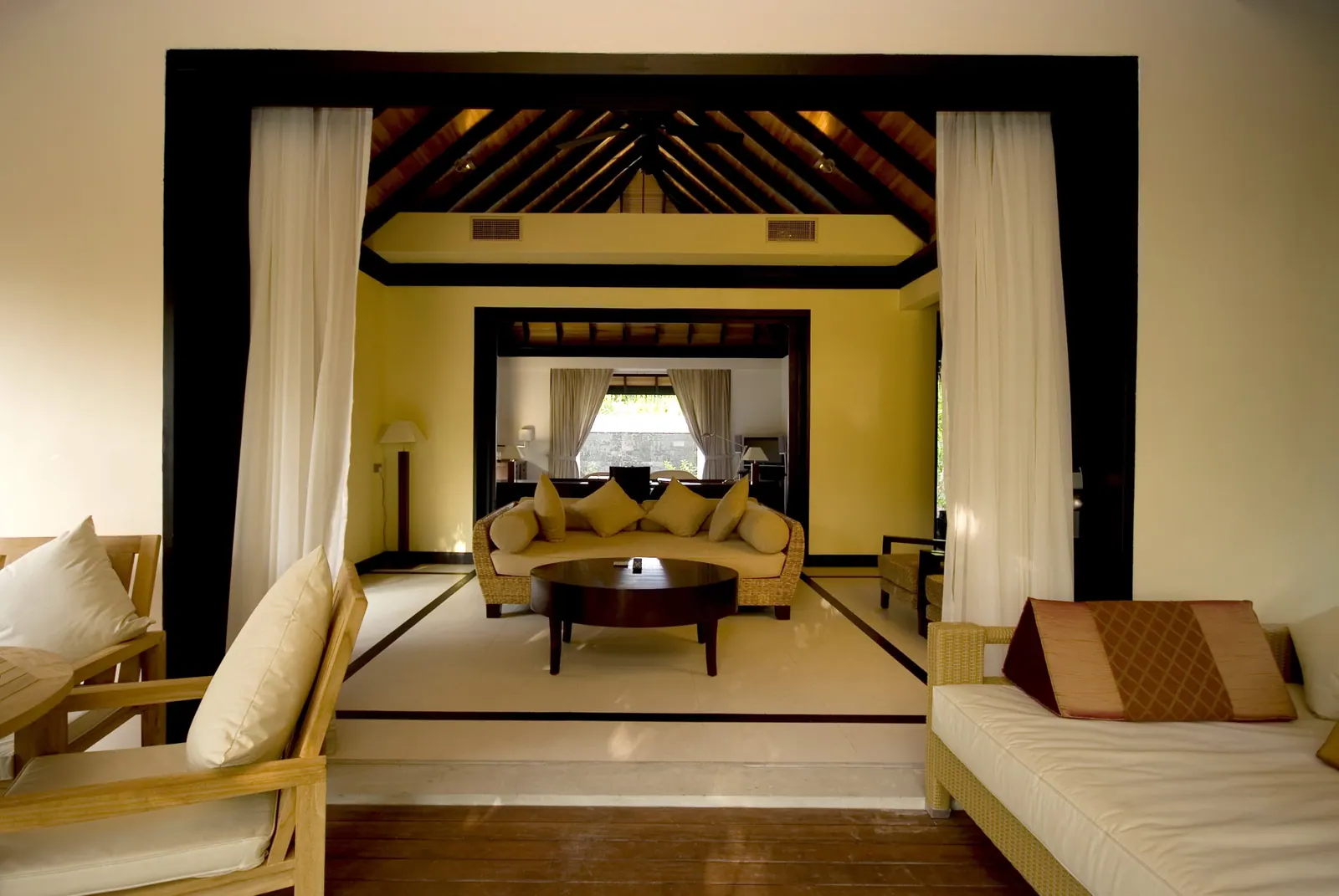 Beach House Hilton, Maldives thumbnail 4