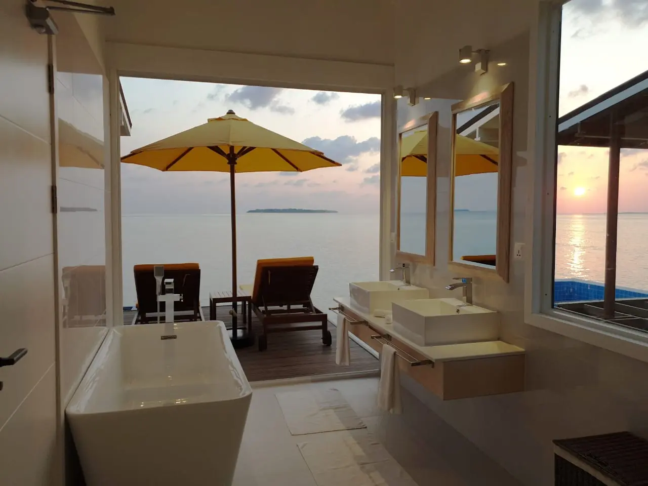 Dhigufaru Island Resort, Maldives thumbnail 15