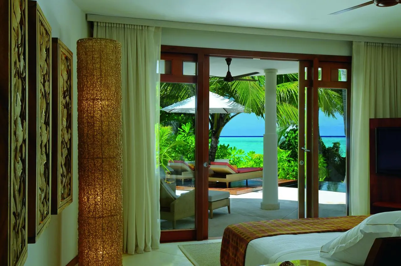Halaveli Resort Maldives thumbnail 12