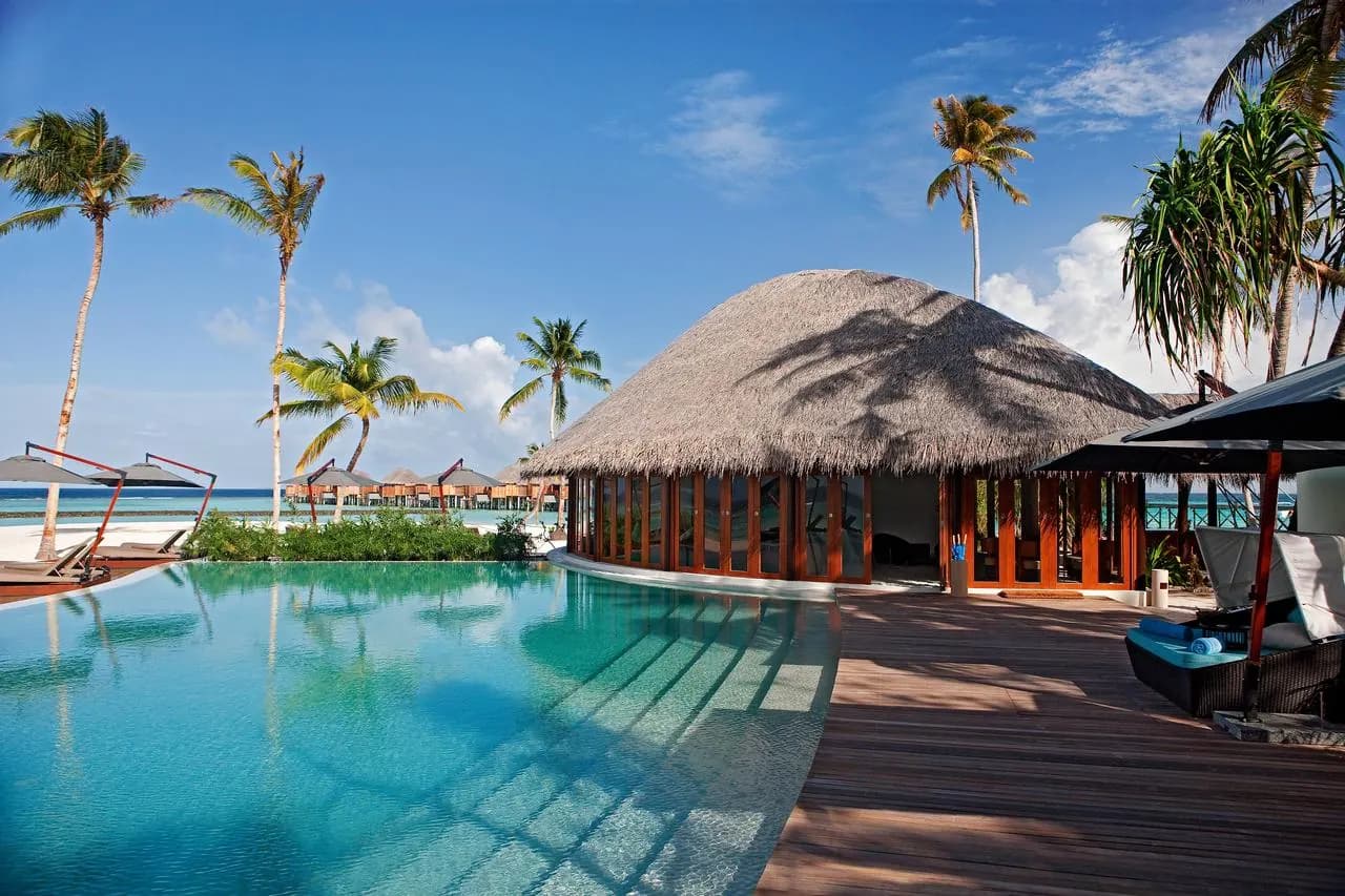 Halaveli Resort Maldives thumbnail 19
