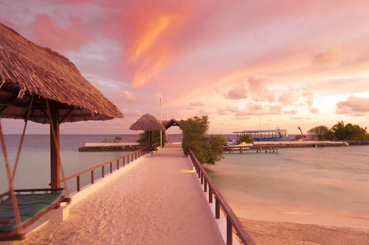 Makunudu Resort Maldives thumbnail 2